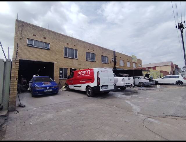 550M² WAREHOUSE FOR SALE IN GERMISTON CENTRAL
